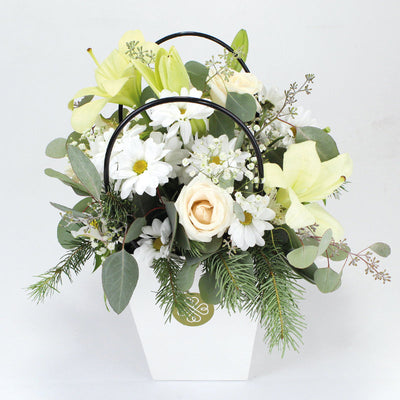 Canastillo de Flores, Rosas, y Lilium Blancos - SUPER GRANDE